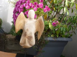 X-52 | erhabene Hüterin | Pappel (auf Stele) | 37/18/9 cm