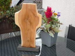 T-33 | Frieden | Eibe (auf Holz) | 32/17/4 cm