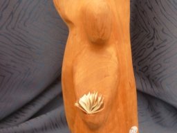 T28 | Botschafter der Liebe | Birnbaum (mit Büchle) | 25/10/9 cm